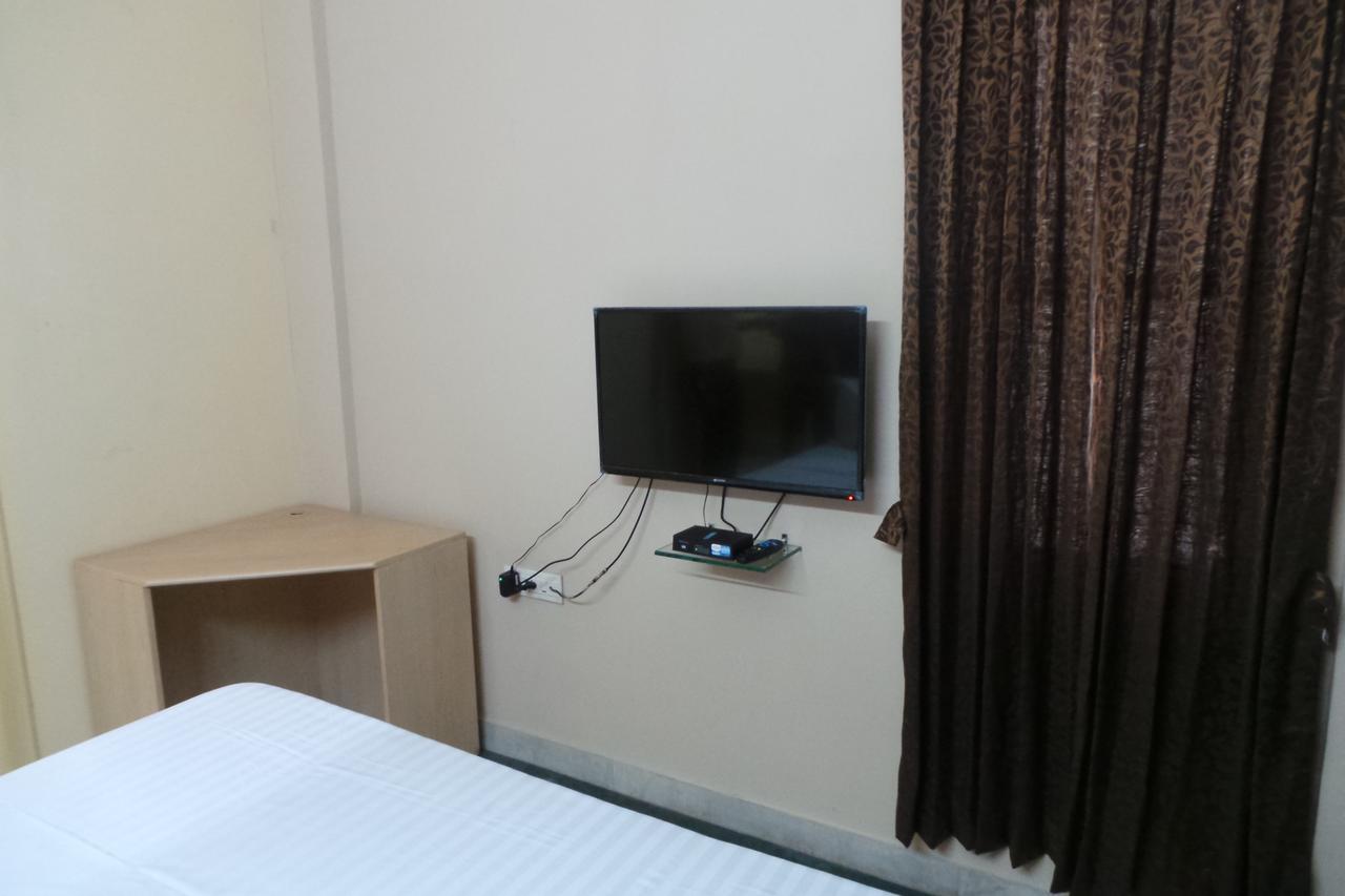 White House Hotel Bangalore Buitenkant foto