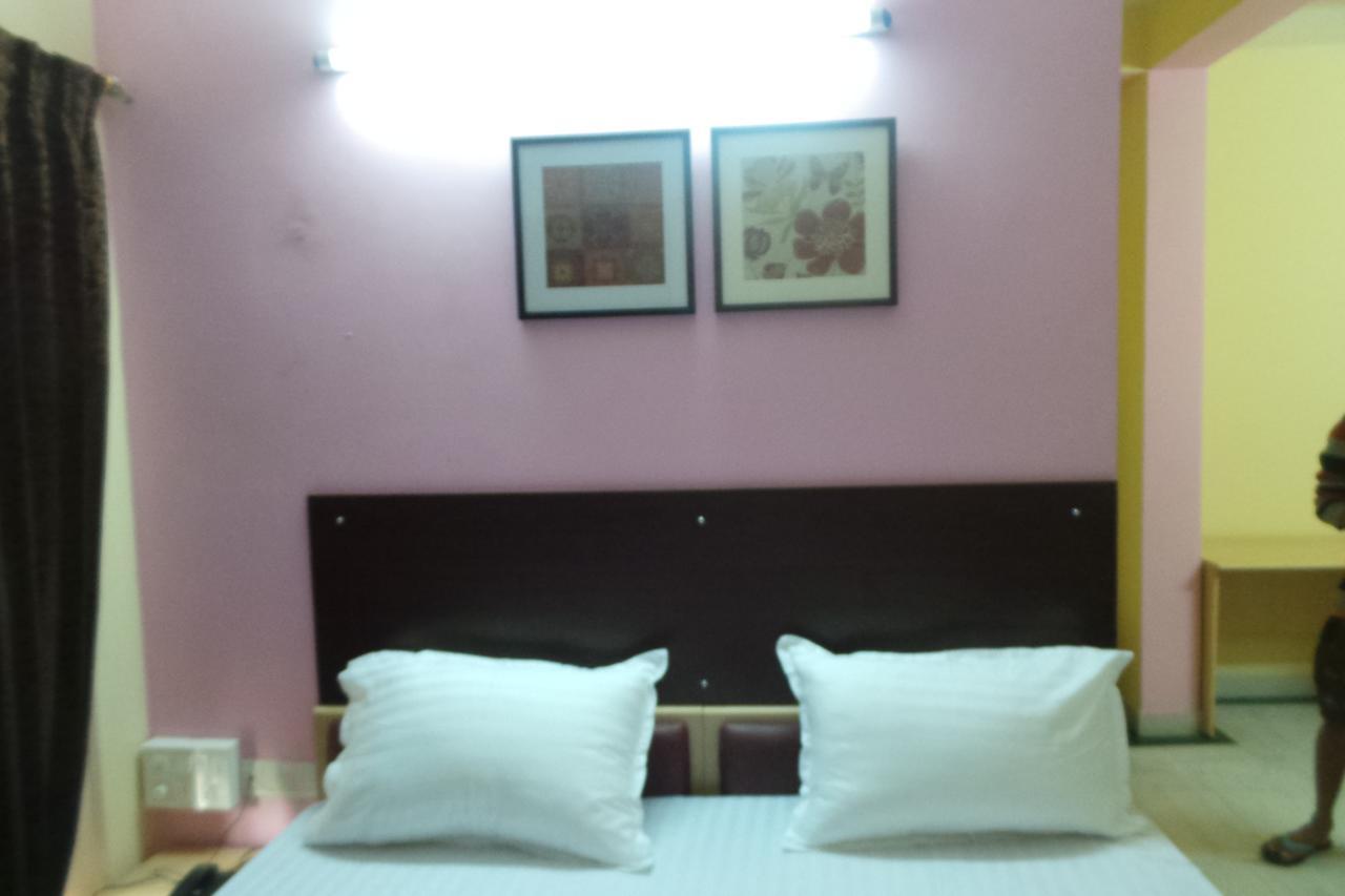 White House Hotel Bangalore Buitenkant foto